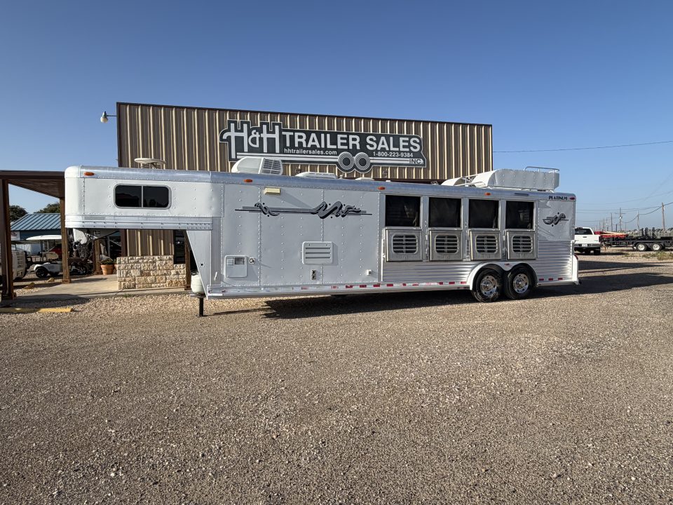 Used 2002 Platinum 4 HORSE LIVING QUARTERS Horse Trailer