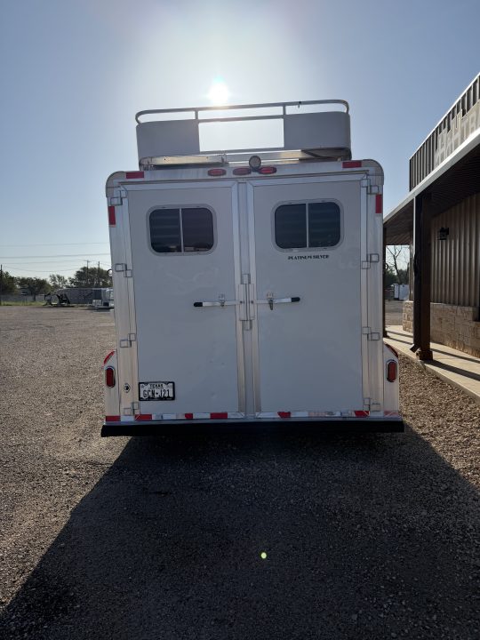 Used 2002 Platinum 4 HORSE LIVING QUARTERS Horse Trailer