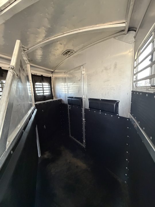 Used 2002 Platinum 4 HORSE LIVING QUARTERS Horse Trailer