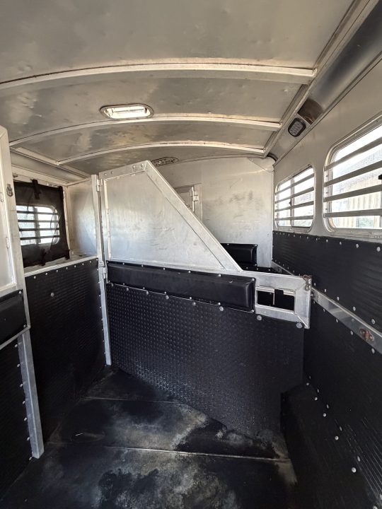 Used 2002 Platinum 4 HORSE LIVING QUARTERS Horse Trailer