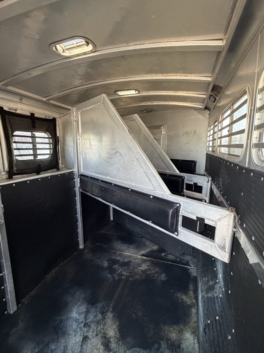 Used 2002 Platinum 4 HORSE LIVING QUARTERS Horse Trailer