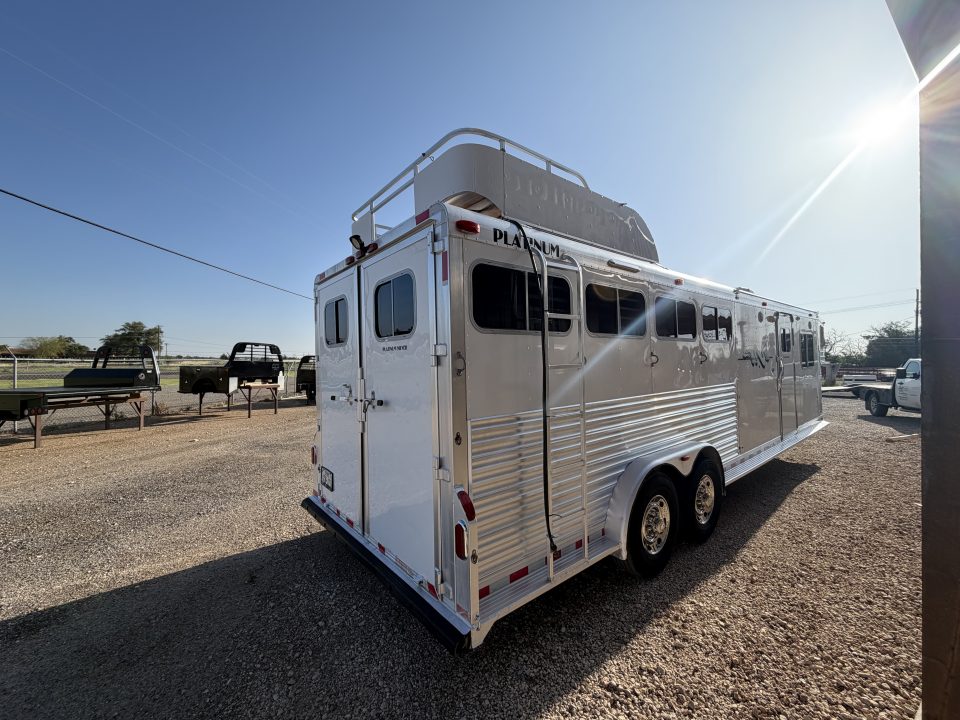 Used 2002 Platinum 4 HORSE LIVING QUARTERS Horse Trailer
