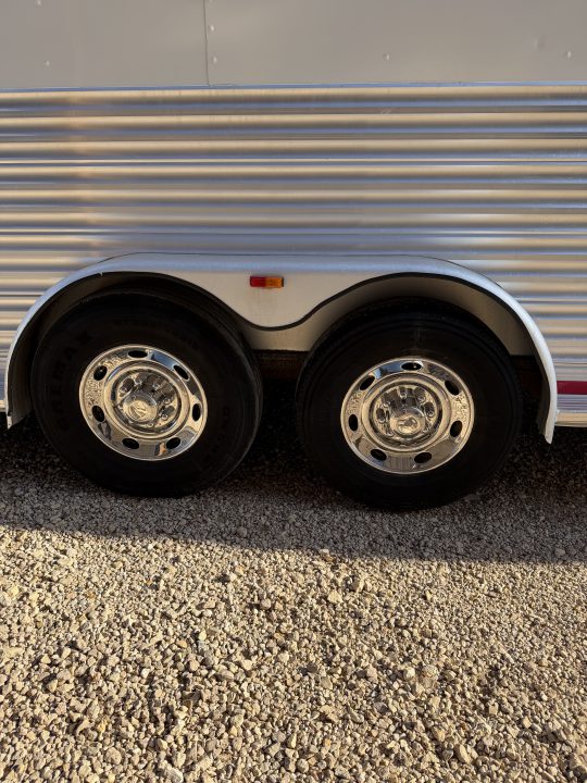 Used 2002 Platinum 4 HORSE LIVING QUARTERS Horse Trailer