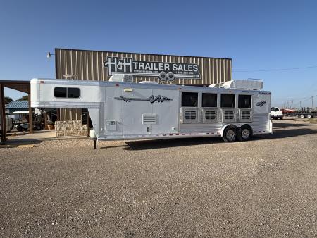 Used 2002 Platinum 4 HORSE LIVING QUARTERS Horse Trailer