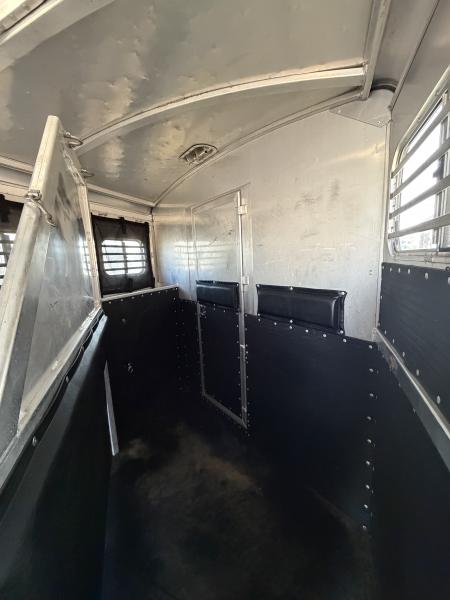 Used 2002 Platinum 4 HORSE LIVING QUARTERS Horse Trailer