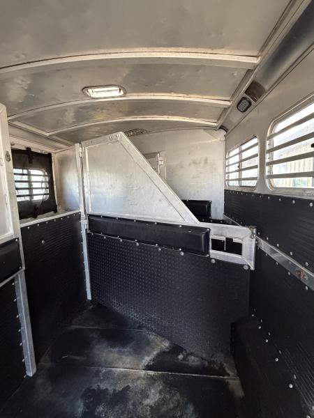 Used 2002 Platinum 4 HORSE LIVING QUARTERS Horse Trailer