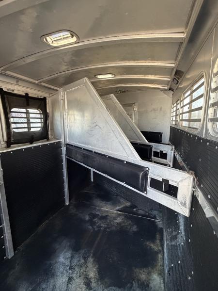 Used 2002 Platinum 4 HORSE LIVING QUARTERS Horse Trailer