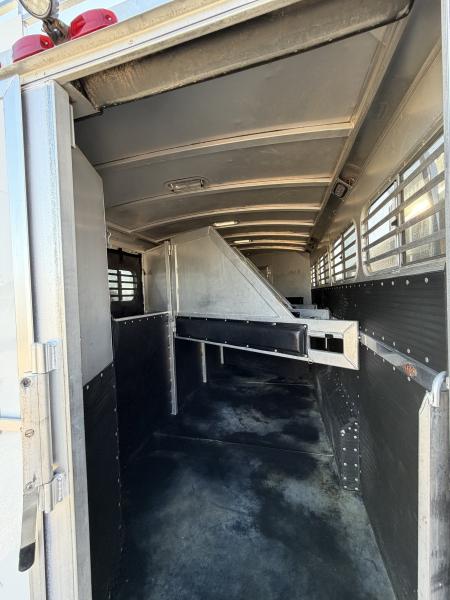Used 2002 Platinum 4 HORSE LIVING QUARTERS Horse Trailer