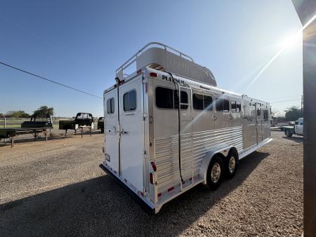 Used 2002 Platinum 4 HORSE LIVING QUARTERS Horse Trailer