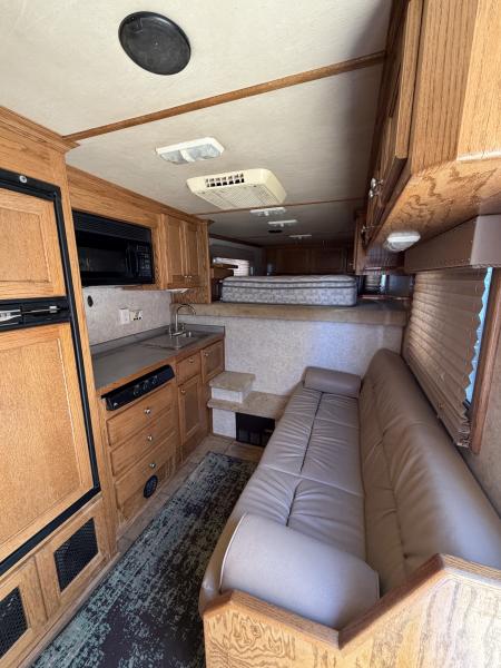 Used 2002 Platinum 4 HORSE LIVING QUARTERS Horse Trailer