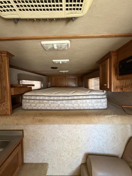 Used 2002 Platinum 4 HORSE LIVING QUARTERS Horse Trailer