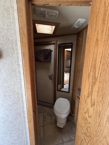Used 2002 Platinum 4 HORSE LIVING QUARTERS Horse Trailer