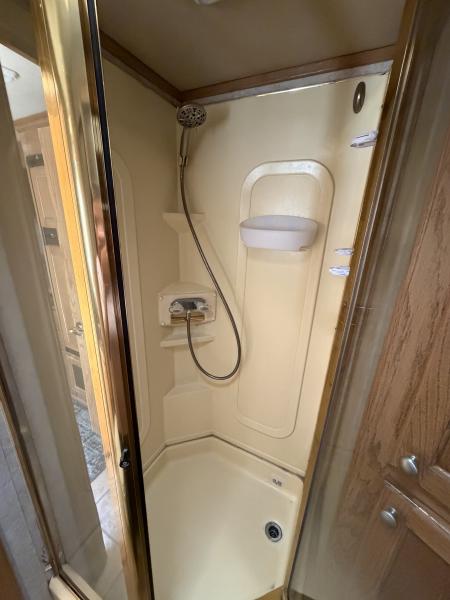 Used 2002 Platinum 4 HORSE LIVING QUARTERS Horse Trailer