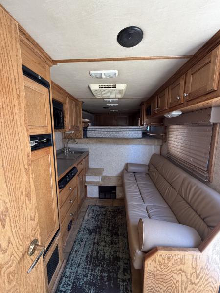 Used 2002 Platinum 4 HORSE LIVING QUARTERS Horse Trailer