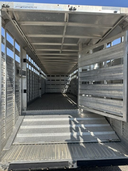 Consignment 2013 Featherlite 40' Ground Load