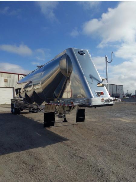 New MAC Trailers 1850 CU FT PNEUMATIC TANK TRAILER