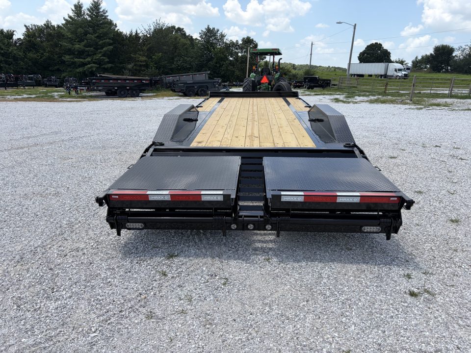 New 2027 MAXX-D 102X24 TANDEM 22K EQUIPMENT W / MAX RAMPS & HYDRO JACK