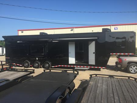 New 40' G/N Motorcycle Living Qtrs SOLD