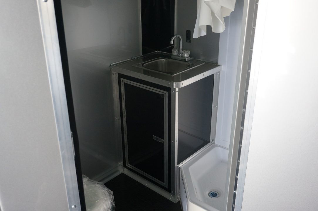 New 32ft Eliminator - SS Racer's Pkg w/ Bath/Shower ST#SOLD