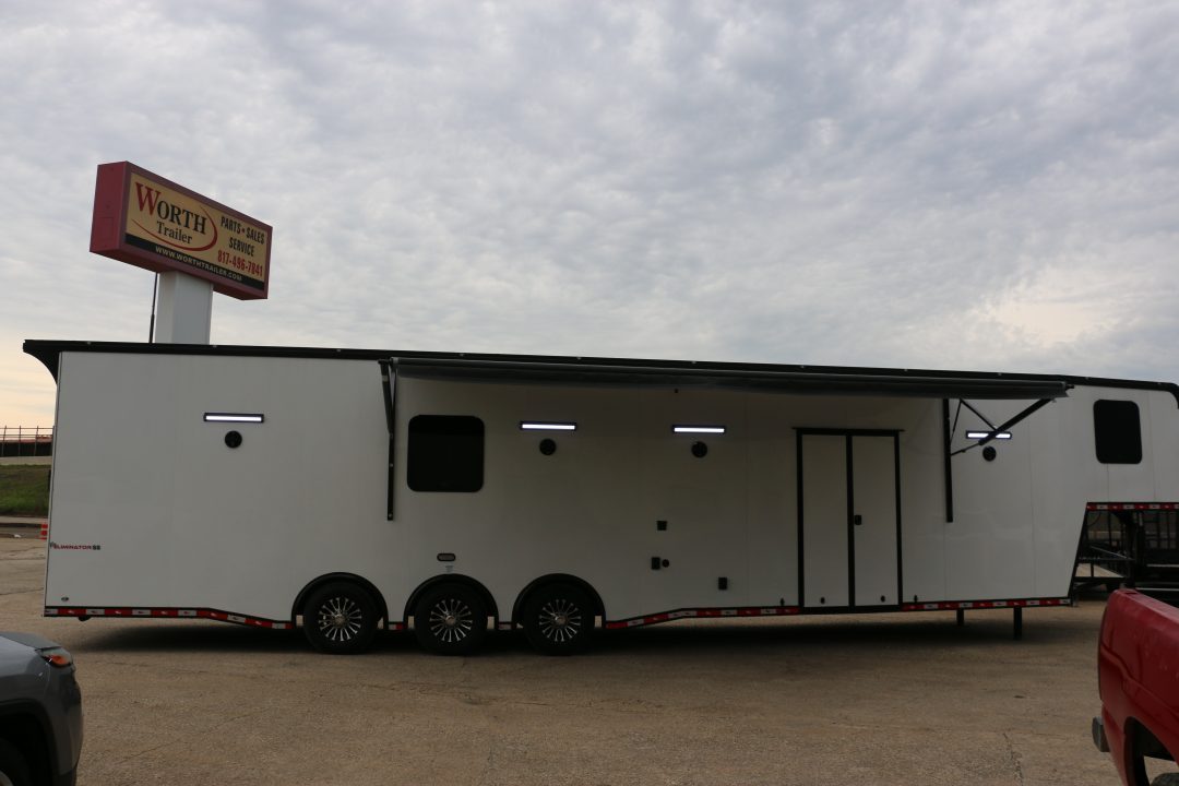 New 8.5 X 44 ELIMINATOR SS RACE TRAILER W/ BATH, BED AND MUCH MORE