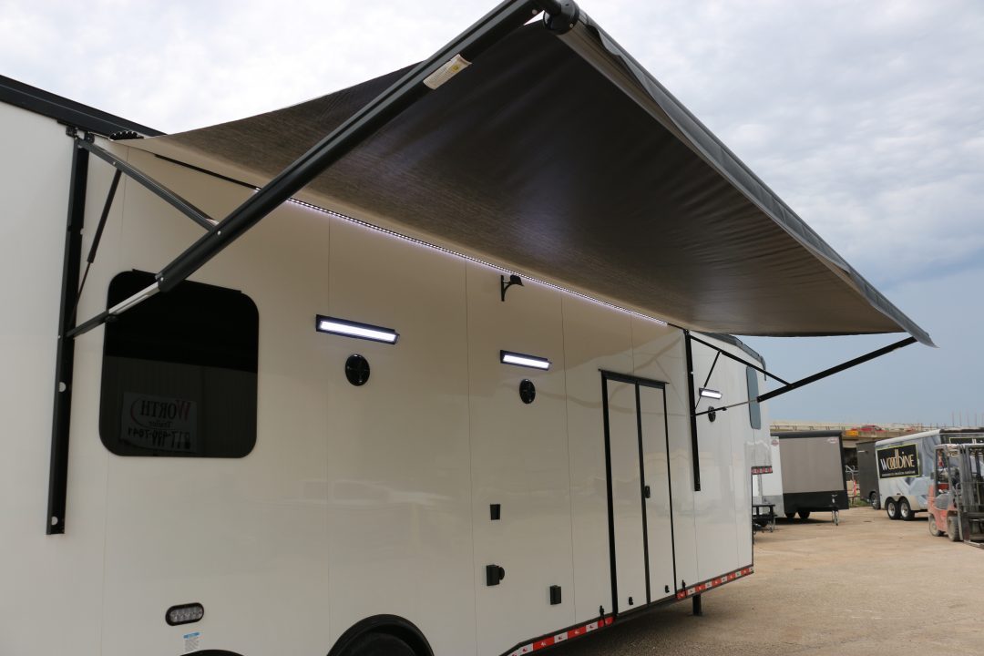 New 8.5 X 44 ELIMINATOR SS RACE TRAILER W/ BATH, BED AND MUCH MORE