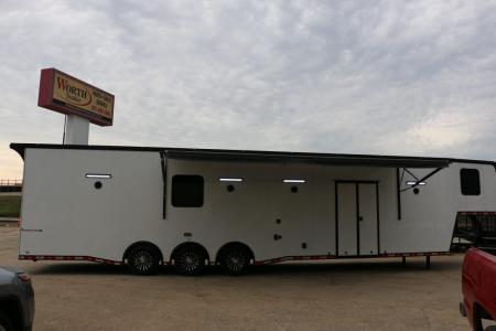New 8.5 X 44 ELIMINATOR SS RACE TRAILER W/ BATH, BED AND MUCH MORE