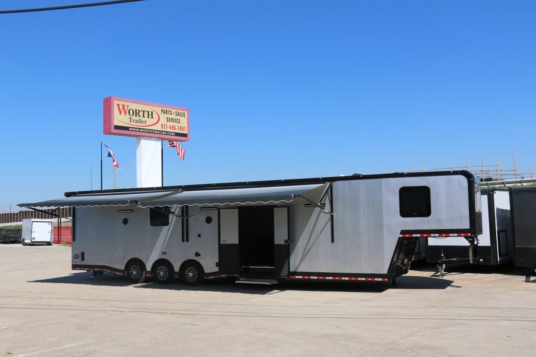 New 2025 Cargo Mate 8.5'X44' GOOSENECK RACECAR TRAILER Car / Racing Trailer