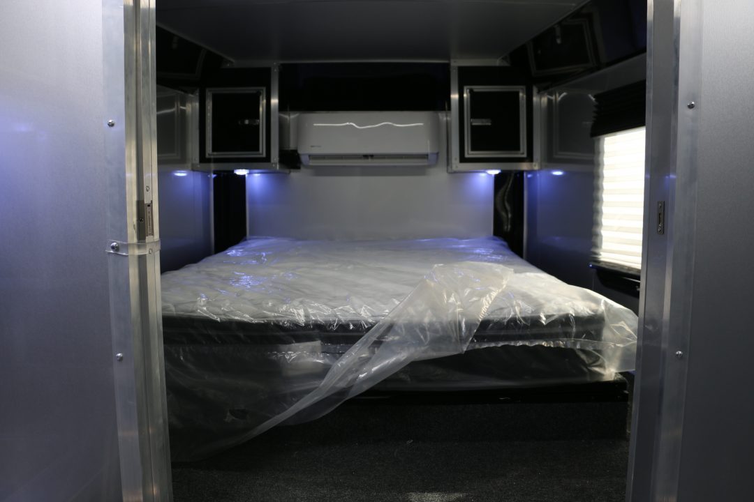 New 2025 Cargo Mate 8.5'X44' GOOSENECK RACECAR TRAILER Car / Racing Trailer