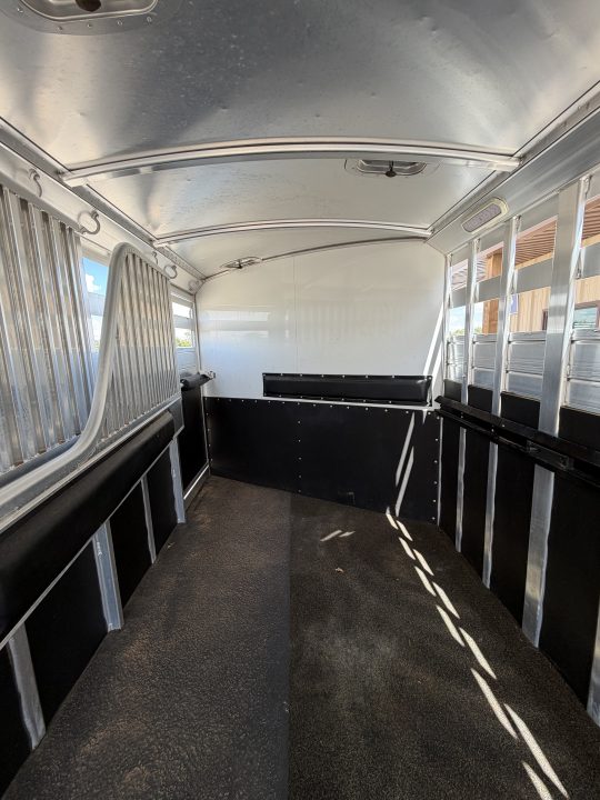 Used 2011 4-Star Trailers 5 HORSE Horse Trailer