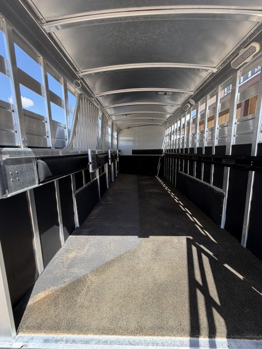 Used 2011 4-Star Trailers 5 HORSE Horse Trailer