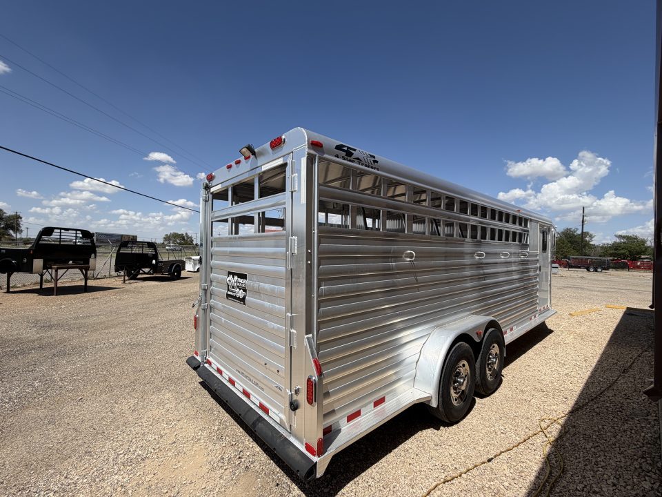 Used 2011 4-Star Trailers 5 HORSE Horse Trailer