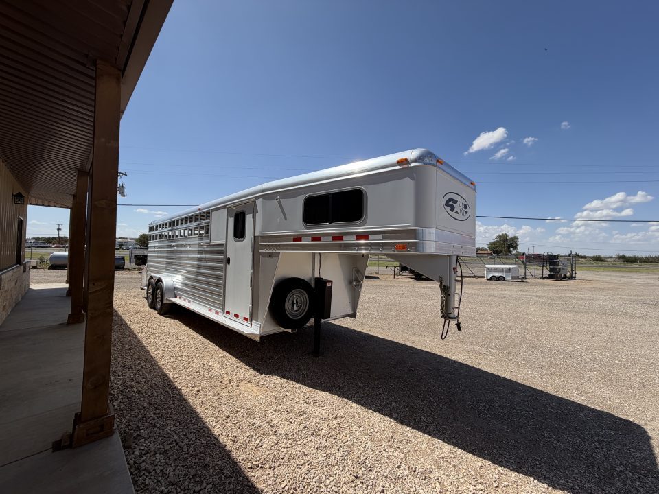 Used 2011 4-Star Trailers 5 HORSE Horse Trailer