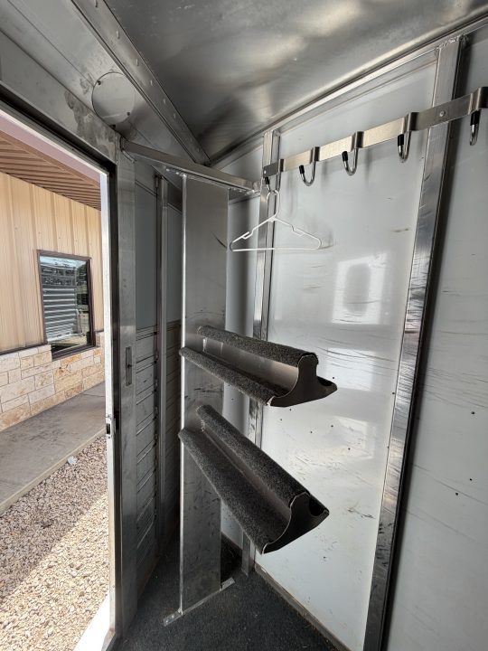 Used 2011 4-Star Trailers 5 HORSE Horse Trailer