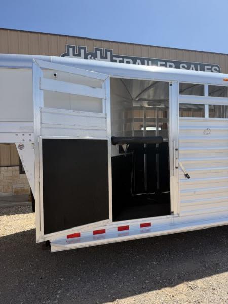 Used 2011 4-Star Trailers 5 HORSE Horse Trailer