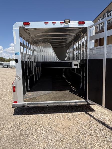 Used 2011 4-Star Trailers 5 HORSE Horse Trailer