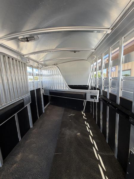 Used 2011 4-Star Trailers 5 HORSE Horse Trailer