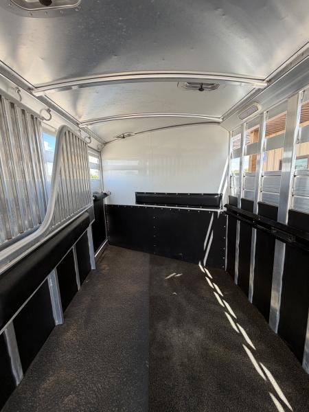 Used 2011 4-Star Trailers 5 HORSE Horse Trailer