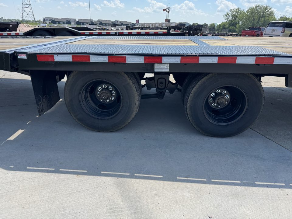 Used 2023 Midsota FB36GN Hydraulic Tail Flatbed Trailer