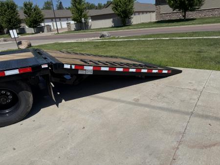 Used 2023 Midsota FB36GN Hydraulic Tail Flatbed Trailer