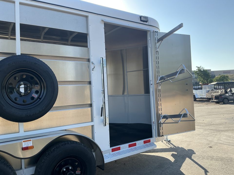 New 2027 Maverick MAV13-2HS Horse Trailer