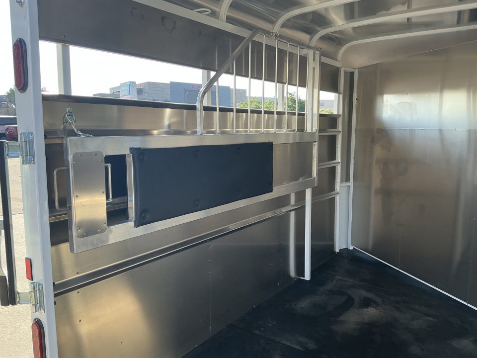 New 2027 Maverick MAV13-2HS Horse Trailer