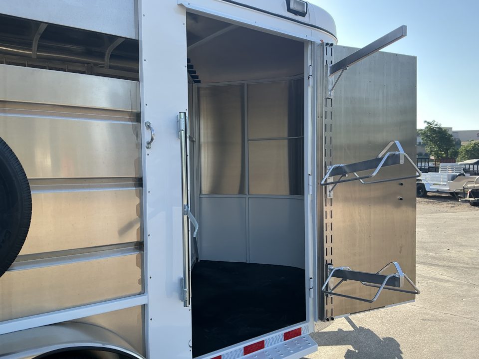New 2027 Maverick MAV13-2HS Horse Trailer
