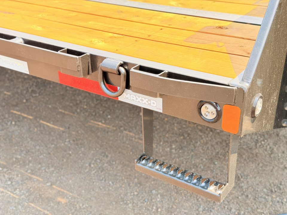 New 2027 MAXD 8.5-34 Tandem Dual Gooseneck Deckover Equipement Hauler W/ Hydraulic Dove 25.9K GVWR