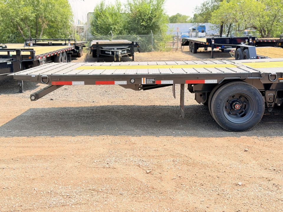 New 2027 MAXD 8.5-34 Tandem Dual Gooseneck Deckover Equipement Hauler W/ Hydraulic Dove 25.9K GVWR