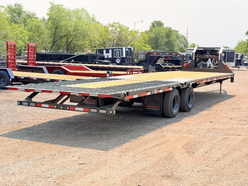 New 2027 MAXD 8.5-34 Tandem Dual Gooseneck Deckover Equipement Hauler W/ Hydraulic Dove 25.9K GVWR