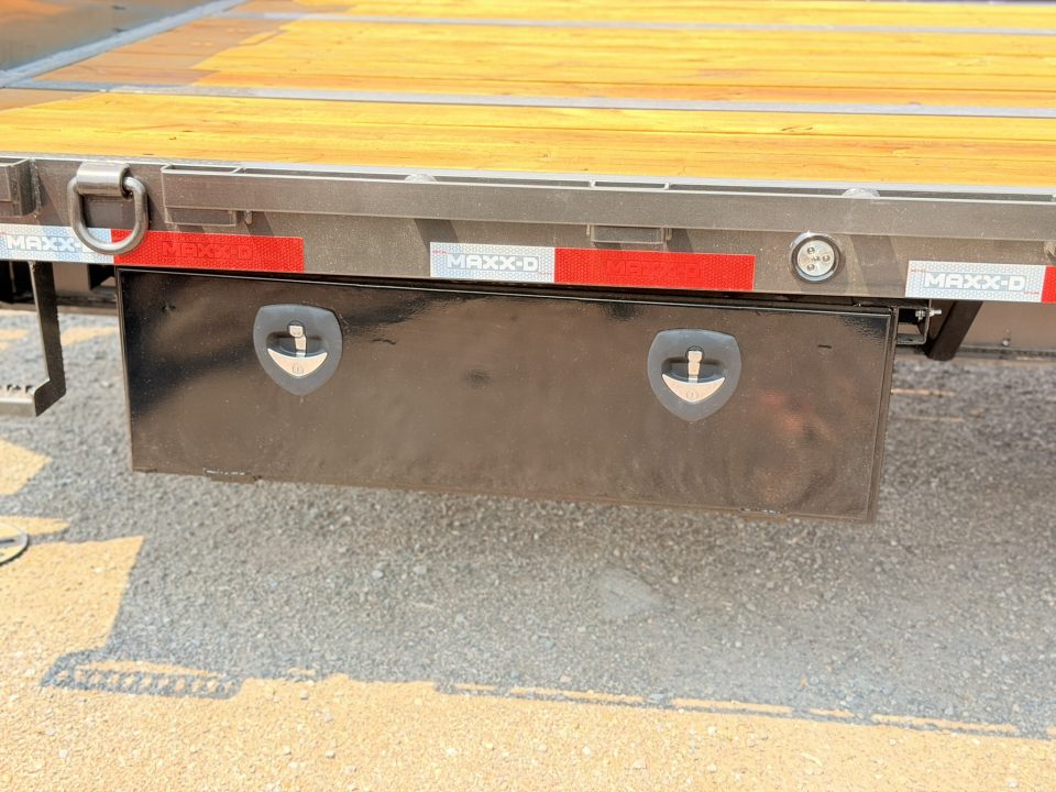 New 2027 MAXD 8.5-34 Tandem Dual Gooseneck Deckover Equipement Hauler W/ Hydraulic Dove 25.9K GVWR