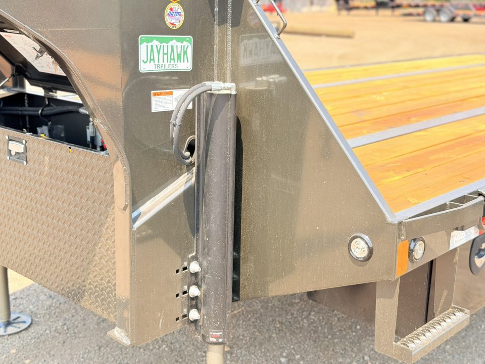 New 2027 MAXD 8.5-34 Tandem Dual Gooseneck Deckover Equipement Hauler W/ Hydraulic Dove 25.9K GVWR