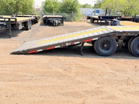 New 2027 MAXD 8.5-34 Tandem Dual Gooseneck Deckover Equipement Hauler W/ Hydraulic Dove 25.9K GVWR