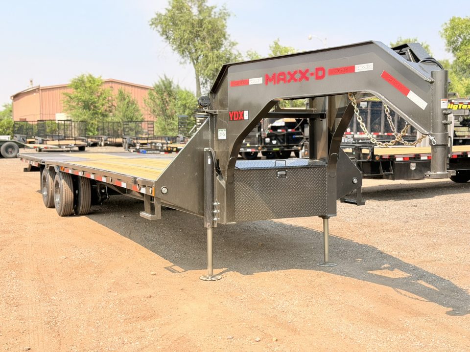 New 2027 MAXD 8.5-32 Tandem Dual Gooseneck Deckover Equipement Hauler W/ Hydraulic Dove and 18 PLY Tires 25.9K GVWR