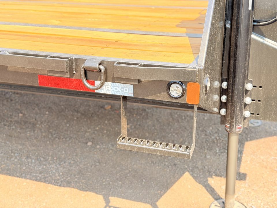 New 2027 MAXD 8.5-32 Tandem Dual Gooseneck Deckover Equipement Hauler W/ Hydraulic Dove and 18 PLY Tires 25.9K GVWR